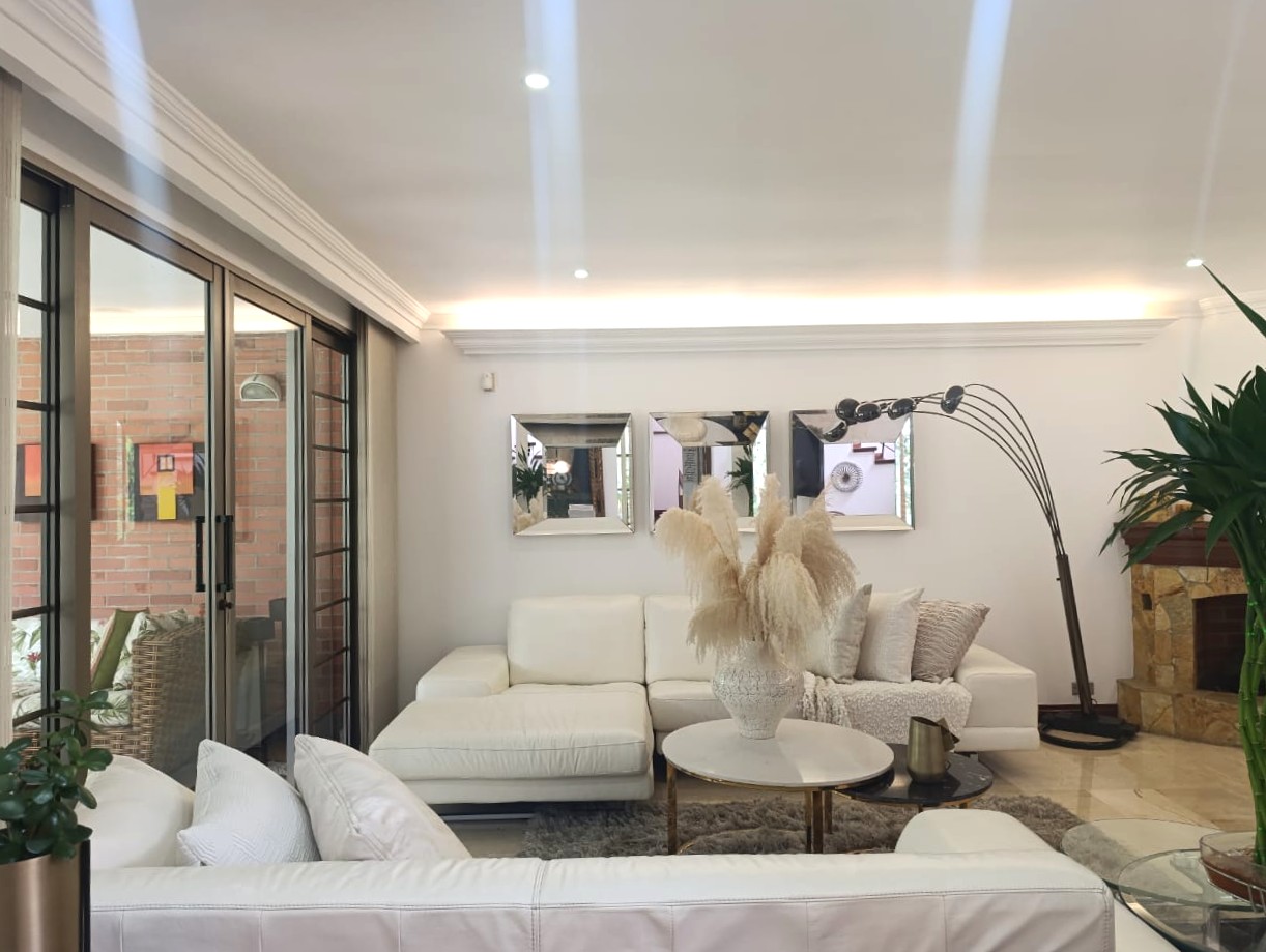 Casa en arriendo en El Poblado, Medellín · foto 2 de 20