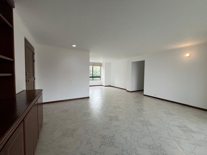 Apartamento de 3 alcobas en arriendo en El Poblado, Medellín, 154 m² · foto 2 de 18