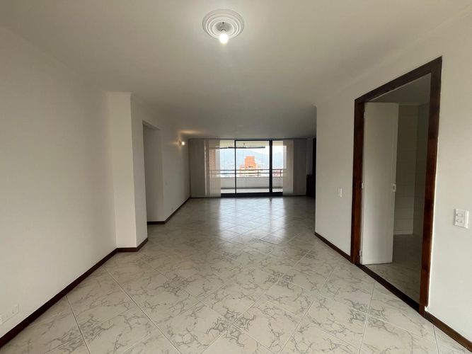 Apartamento de 3 alcobas en arriendo en El Poblado, Medellín, 154 m² · foto 3 de 18