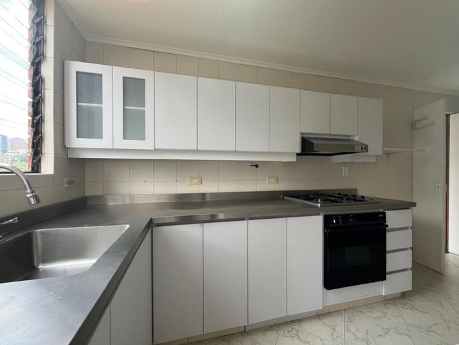Apartamento de 3 alcobas en arriendo en El Poblado, Medellín, 154 m² · foto 8 de 18