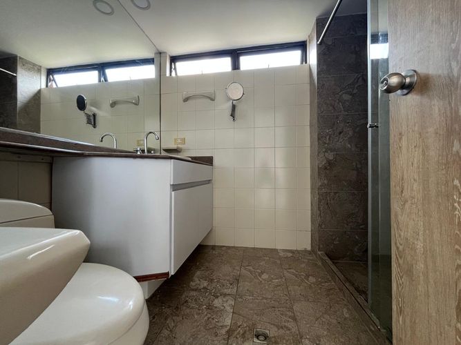 Apartamento de 3 alcobas en arriendo en El Poblado, Medellín, 154 m² · foto 15 de 18