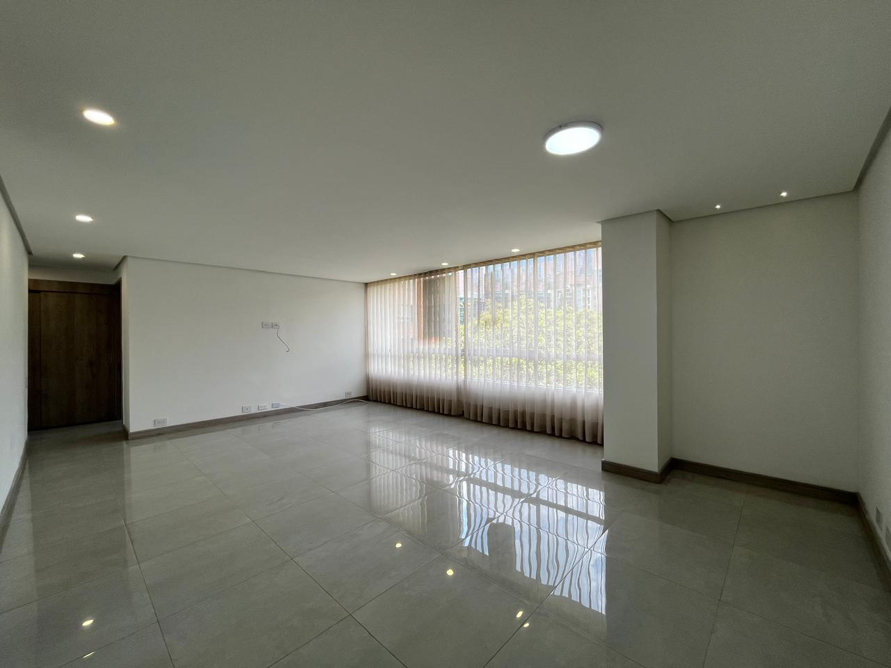 Apartamento en arriendo en El Poblado, Medellín · foto 2 de 14