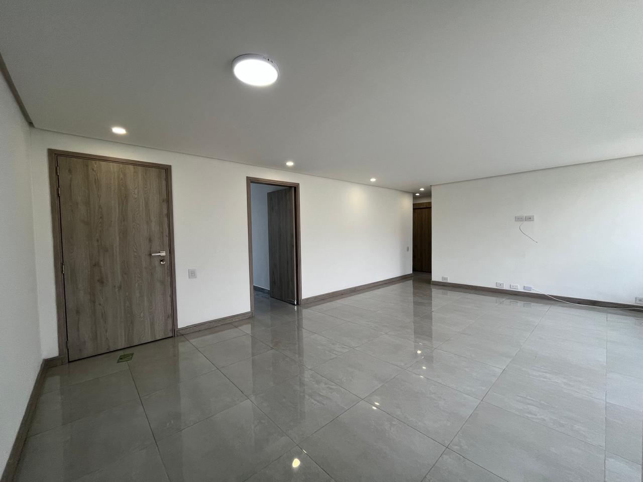Apartamento en arriendo en El Poblado, Medellín · foto 3 de 14