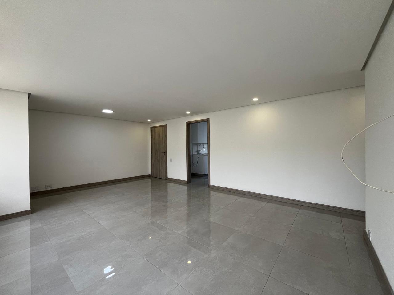 Apartamento en arriendo en El Poblado, Medellín · foto 4 de 14
