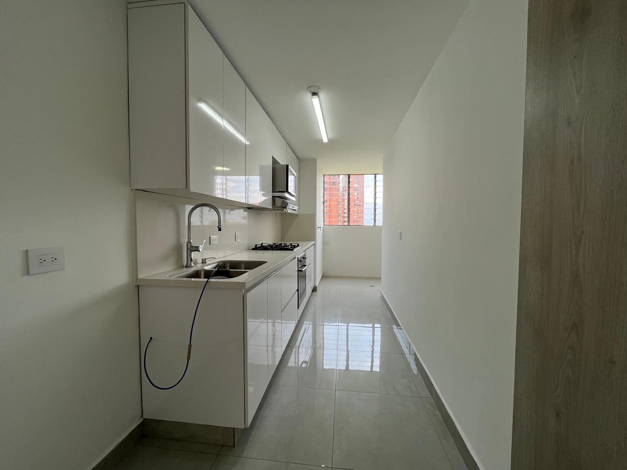Apartamento en arriendo en El Poblado, Medellín · foto 5 de 14