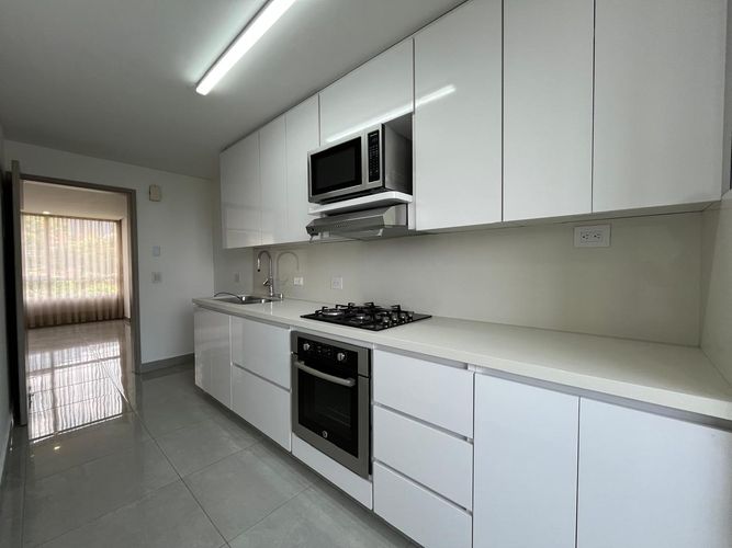 Apartamento en arriendo en El Poblado, Medellín · foto 6 de 14