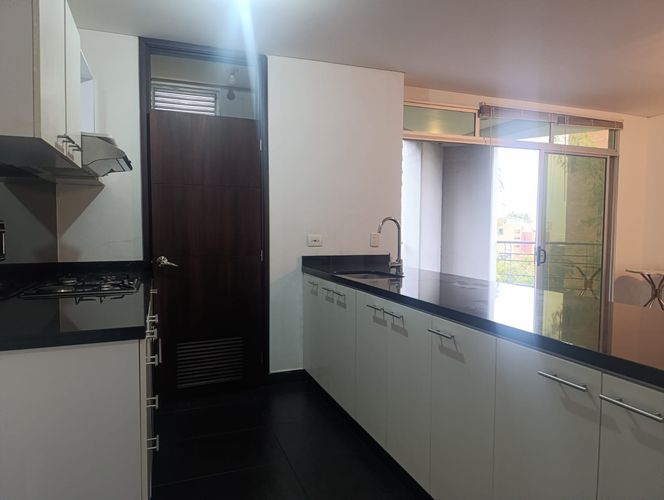 Apartamento de 1 alcoba en venta en El Poblado, Medellín, 66 m² · foto 8 de 17