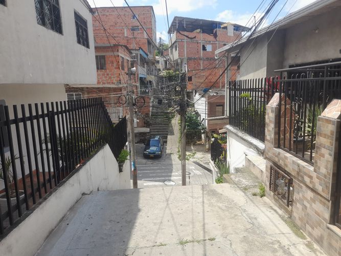 Casa de 6 alcobas en venta en Caldas, Floridablanca, 88 m² · foto 9 de 24