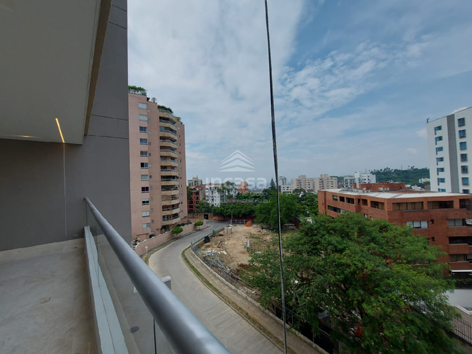 Apartamento de 3 alcobas en venta en Normandia, Cali, 221 m² · foto 3 de 24