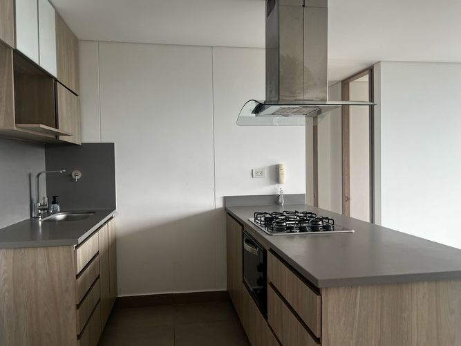 Apartamento de 2 alcobas en arriendo en Cumbres, Envigado, 77 m² · foto 5 de 17