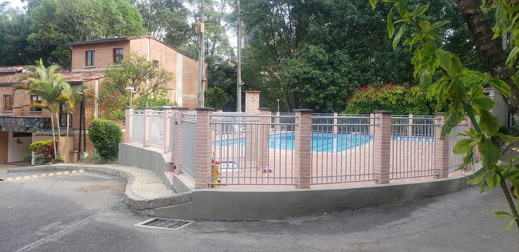 Casa de 4 alcobas en venta en Loma Del Escobero, Envigado, 130 m² · foto 24 de 24
