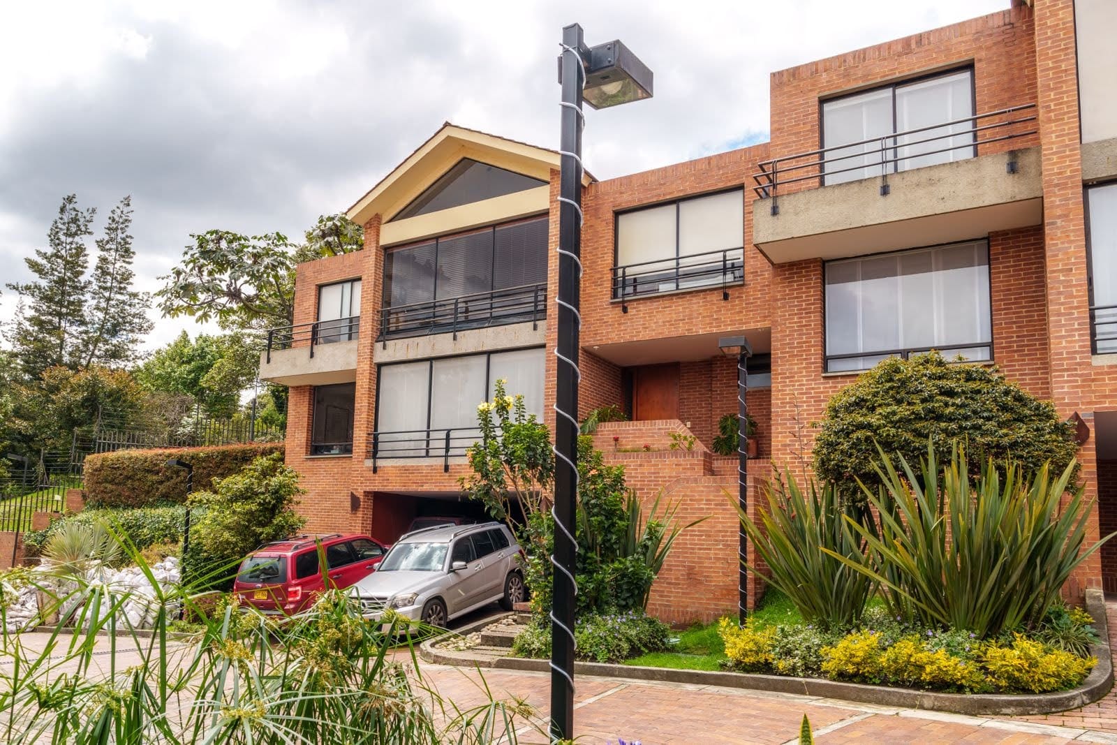 Casa en venta en Cerros De Suba, Bogotá · foto 2 de 23