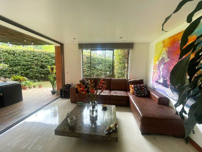 Casa de 3 alcobas en arriendo en Loma El Atravesado, Envigado, 210 m² · foto 2 de 20
