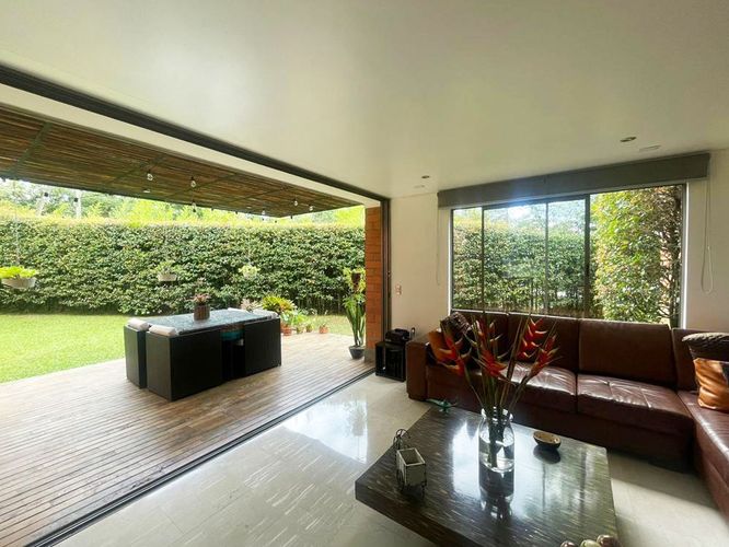 Casa de 3 alcobas en arriendo en Loma El Atravesado, Envigado, 210 m² · foto 3 de 20