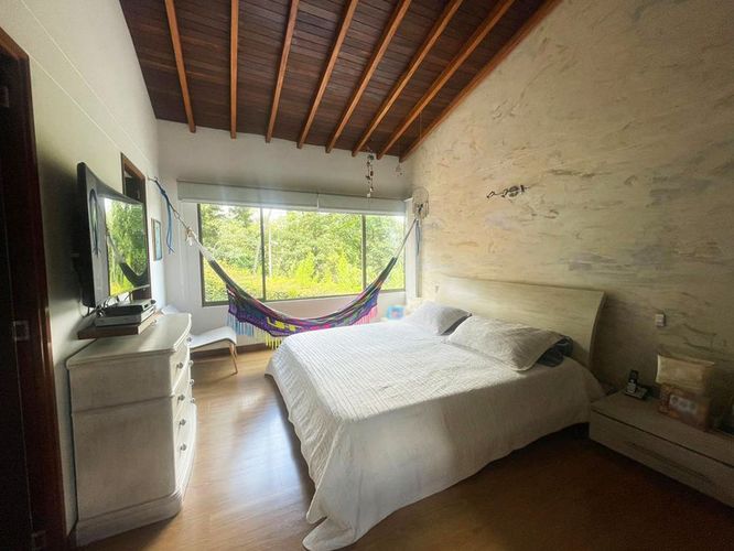 Casa de 3 alcobas en arriendo en Loma El Atravesado, Envigado, 210 m² · foto 10 de 20