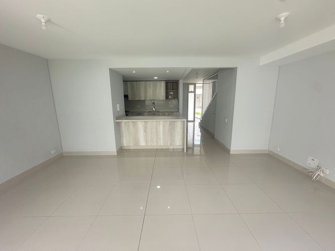 Casa de 3 alcobas en venta en Ciudad Country, Jamundí, 180 m² · foto 2 de 24