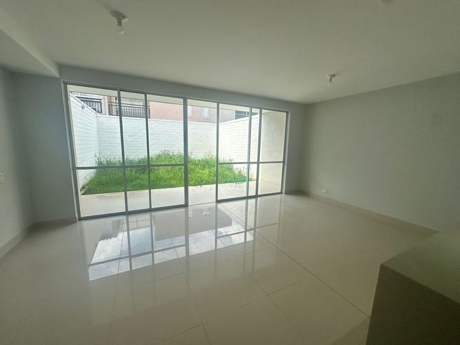 Casa de 3 alcobas en venta en Ciudad Country, Jamundí, 180 m² · foto 4 de 24