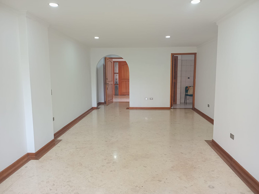 Apartamento en venta en El Poblado, Medellín · foto 2 de 15