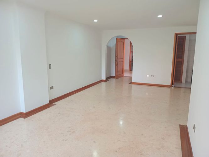 Apartamento en venta en El Poblado, Medellín · foto 3 de 15
