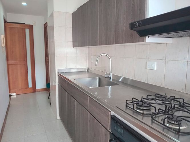 Apartamento en venta en El Poblado, Medellín · foto 4 de 15