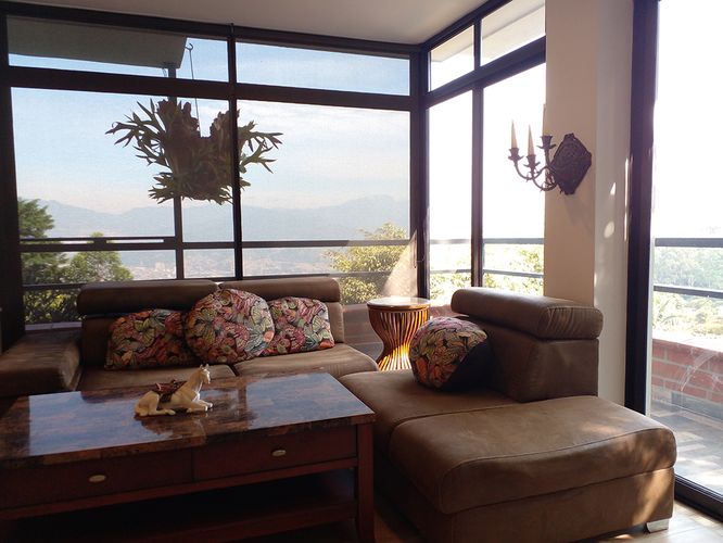 Casa de 3 alcobas en venta en Escobero, Envigado, 220 m² · foto 2 de 19