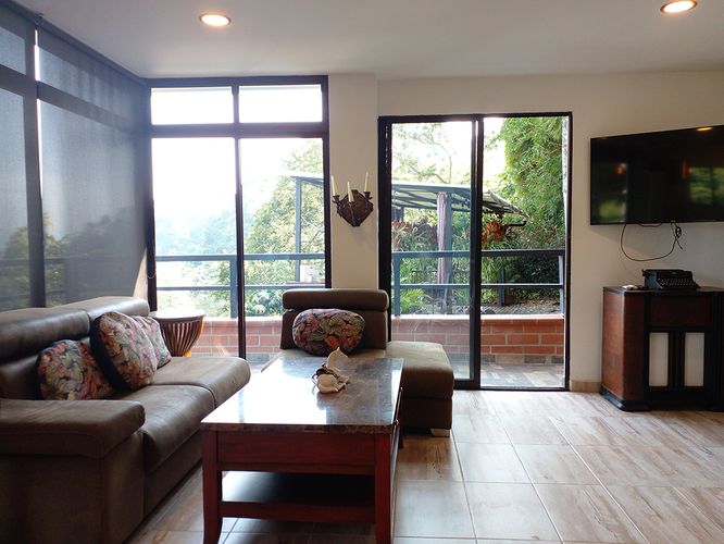 Casa de 3 alcobas en venta en Escobero, Envigado, 220 m² · foto 3 de 19