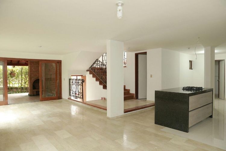 Casa de 3 alcobas en arriendo en El Poblado, Medellín, 280 m² · foto 3 de 11