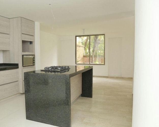 Casa de 3 alcobas en arriendo en El Poblado, Medellín, 280 m² · foto 4 de 11