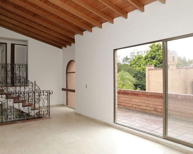 Casa de 3 alcobas en arriendo en El Poblado, Medellín, 280 m² · foto 6 de 11