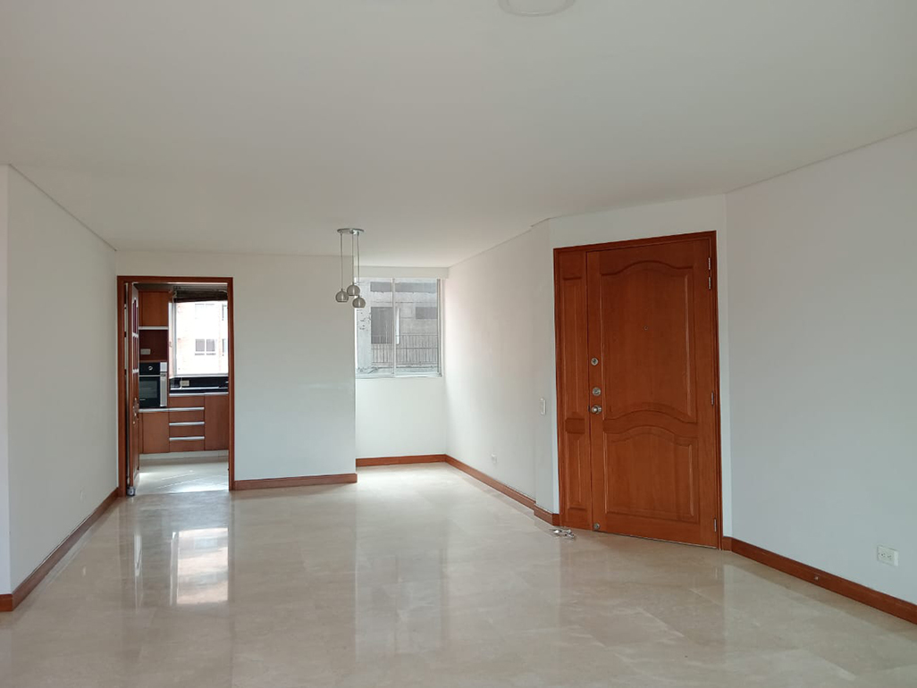 Apartamento en arriendo en Laureles, Medellín · foto 2 de 19
