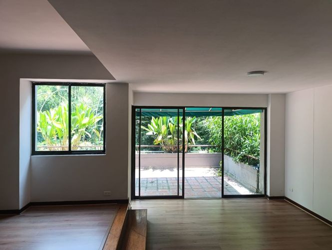 Apartamento de 2 alcobas en arriendo en El Poblado, Medellín, 180 m² · foto 2 de 20