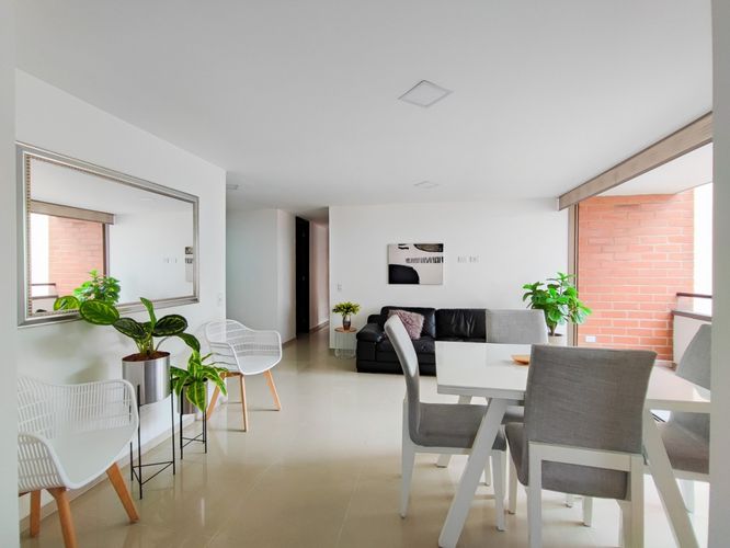 Apartamento de 2 alcobas en venta en Las Lomitas, Sabaneta, 72 m² · foto 2 de 16