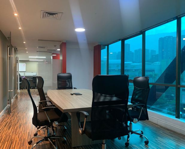 Oficina en arriendo en El Poblado, Medellín, 255 m² · foto 2 de 13