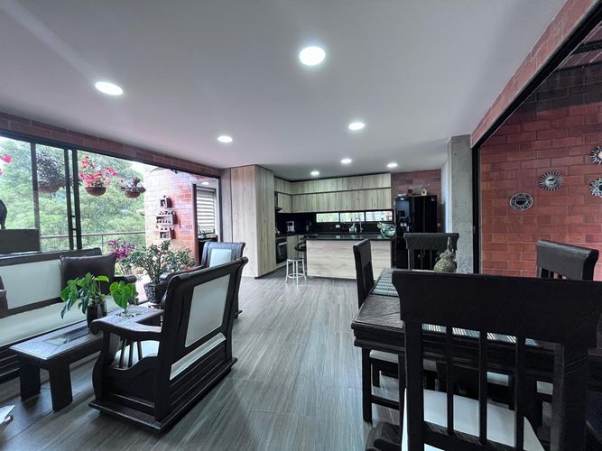 Casa de 7 alcobas en venta en Colina Campestre, Envigado, 477 m² · foto 2 de 20