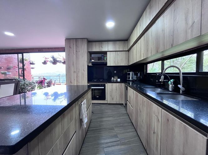 Casa de 7 alcobas en venta en Colina Campestre, Envigado, 477 m² · foto 12 de 20