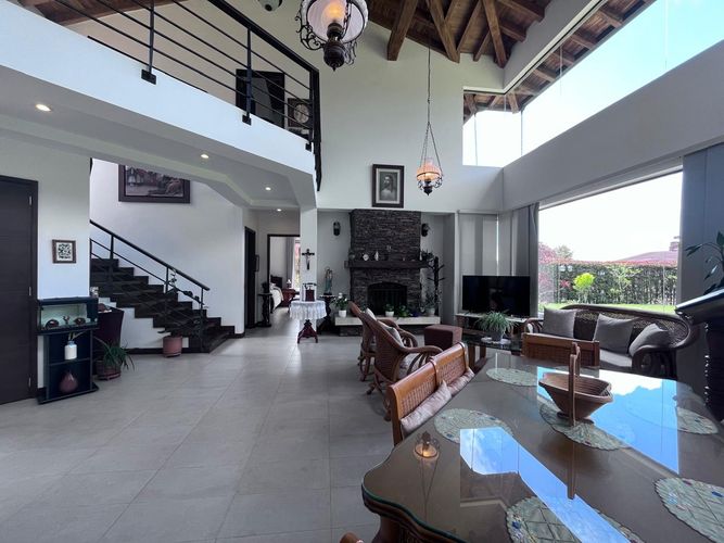Casa de 3 alcobas en arriendo en Carrizales, Envigado, 260 m² · foto 2 de 19