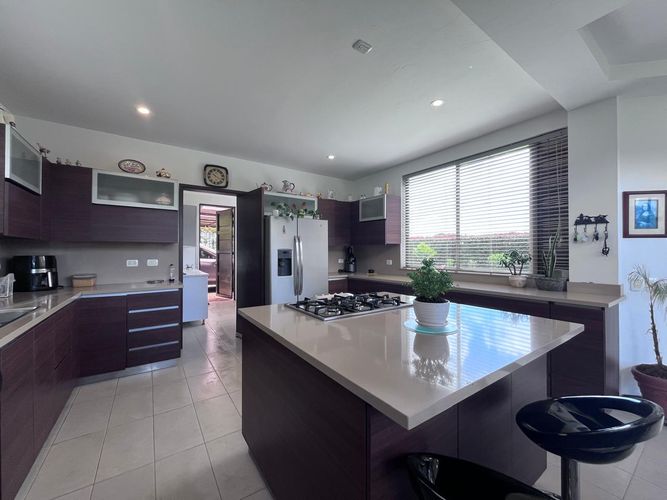 Casa de 3 alcobas en arriendo en Carrizales, Envigado, 260 m² · foto 4 de 19