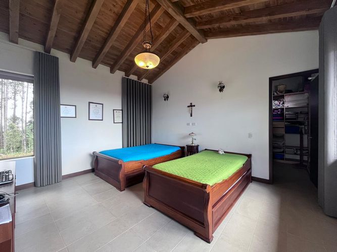 Casa de 3 alcobas en arriendo en Carrizales, Envigado, 260 m² · foto 8 de 19