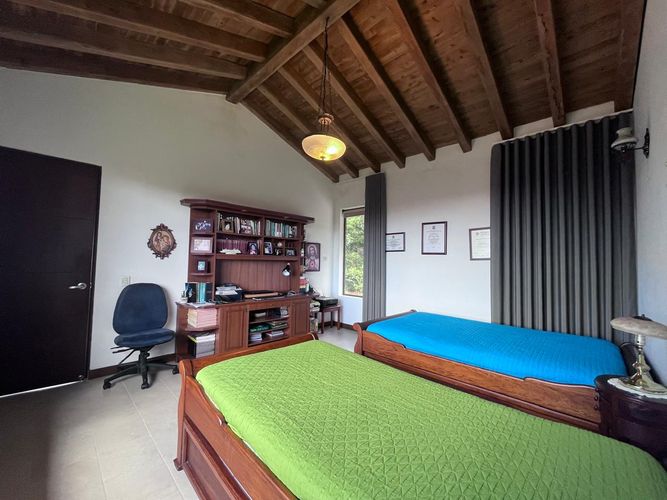 Casa de 3 alcobas en arriendo en Carrizales, Envigado, 260 m² · foto 9 de 19