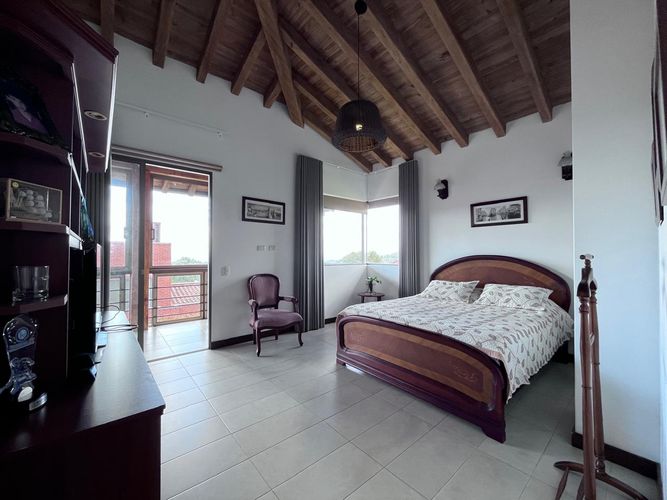 Casa de 3 alcobas en arriendo en Carrizales, Envigado, 260 m² · foto 10 de 19