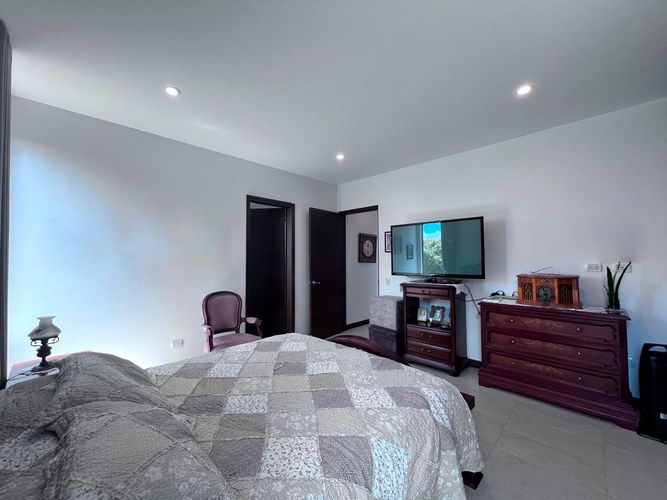 Casa de 3 alcobas en arriendo en Carrizales, Envigado, 260 m² · foto 12 de 19