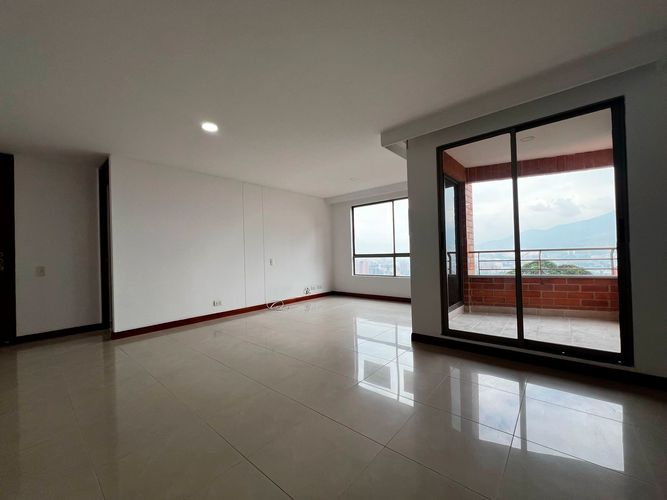 Apartamento de 3 alcobas en arriendo en Santa María De Los Ángeles, Medellín, 136 m² · foto 2 de 18