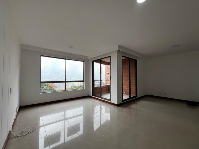 Apartamento de 3 alcobas en arriendo en Santa María De Los Ángeles, Medellín, 136 m² · foto 3 de 18