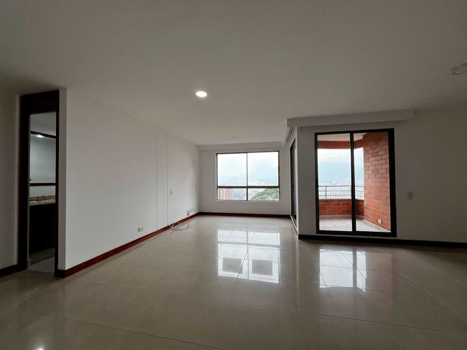 Apartamento de 3 alcobas en arriendo en Santa María De Los Ángeles, Medellín, 136 m² · foto 4 de 18