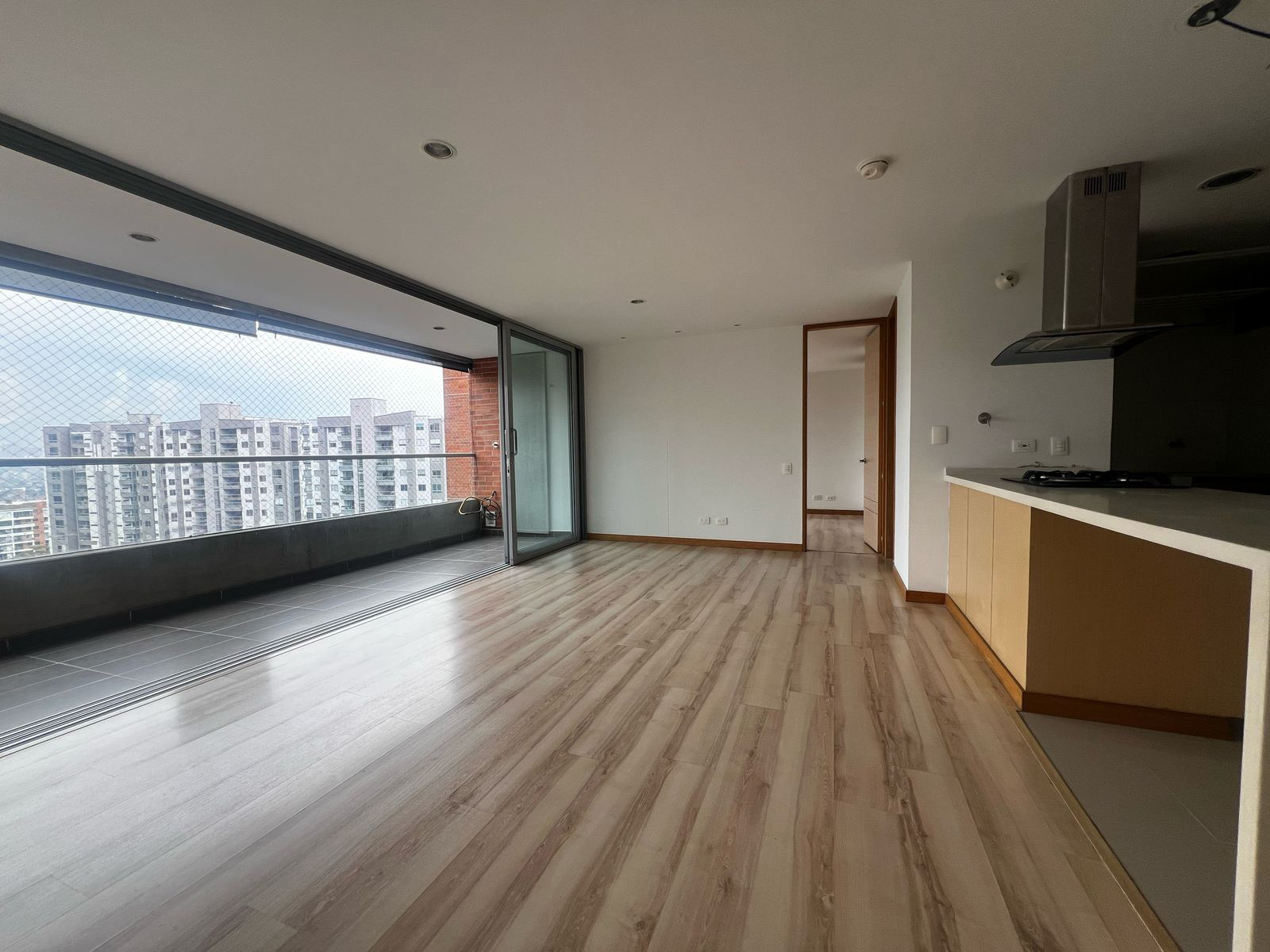 Apartamento en arriendo en Loma Benedictinos, Envigado · foto 2 de 17