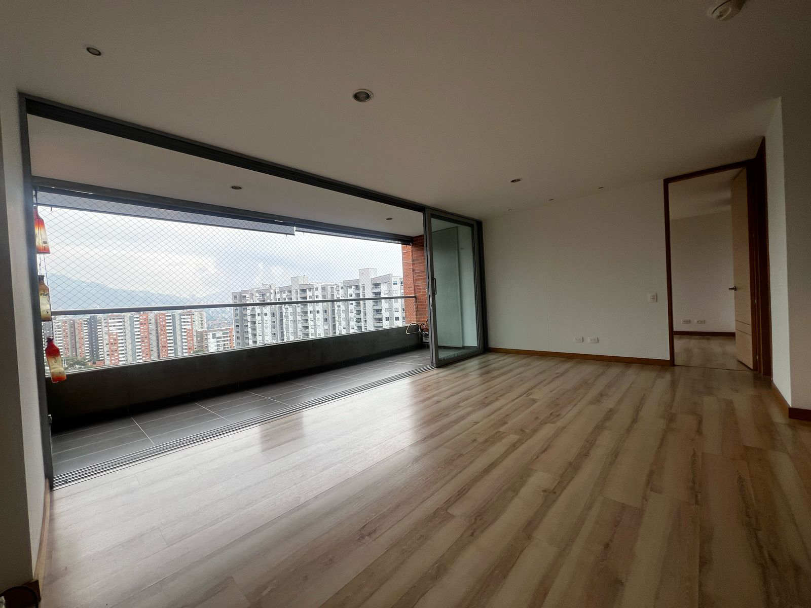 Apartamento en arriendo en Loma Benedictinos, Envigado · foto 4 de 17