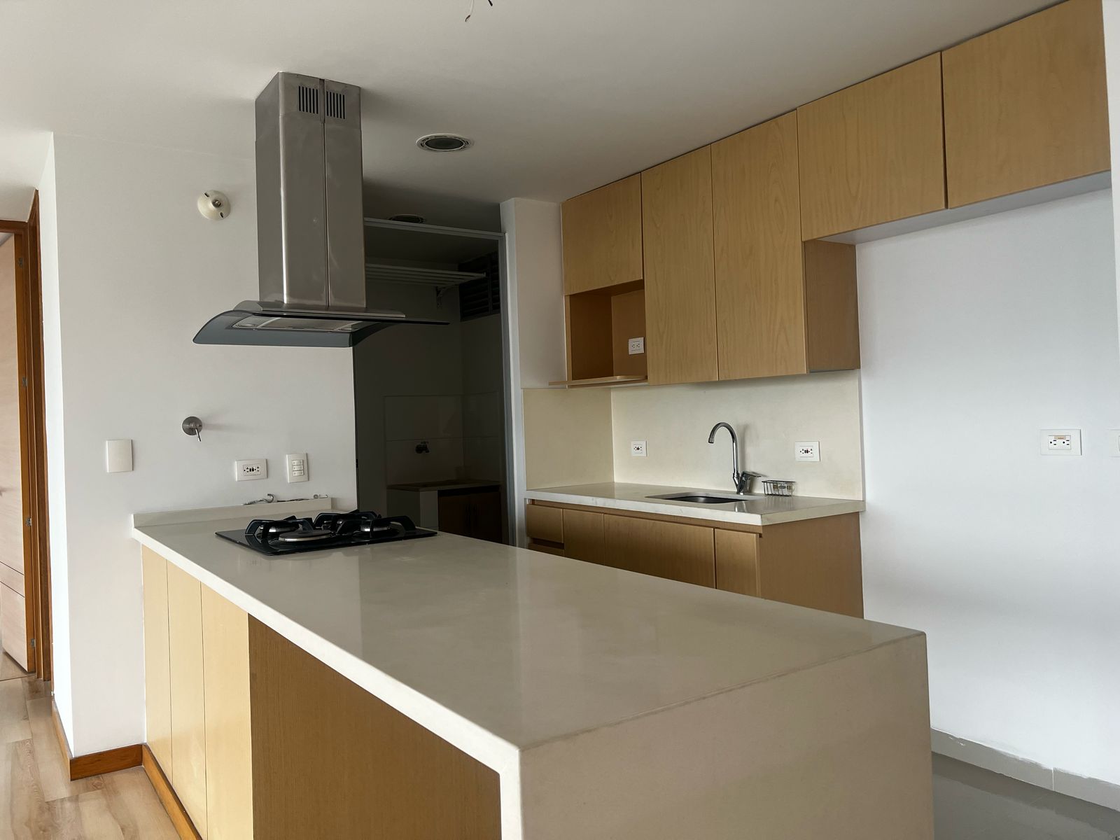 Apartamento en arriendo en Loma Benedictinos, Envigado · foto 5 de 17