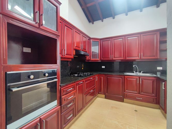 Casa de 6 alcobas en venta en Loma De La Doctora, Sabaneta, 350 m² · foto 8 de 24