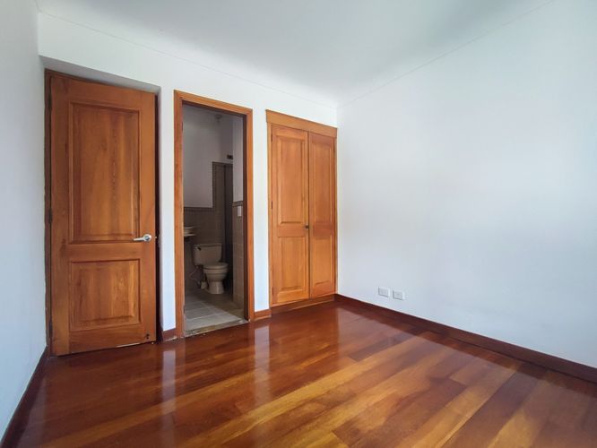 Casa de 6 alcobas en venta en Loma De La Doctora, Sabaneta, 350 m² · foto 11 de 24