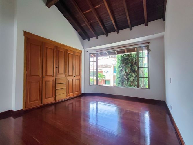 Casa de 6 alcobas en venta en Loma De La Doctora, Sabaneta, 350 m² · foto 13 de 24